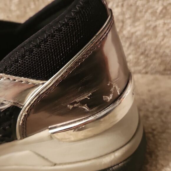 Michael Kors Women's "Liv" Black White & Silver Trainers w/ Inner Wedge Size 7.5 - Picture 9 of 16